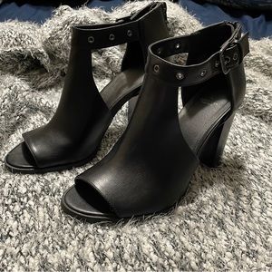 Simply Vera heels